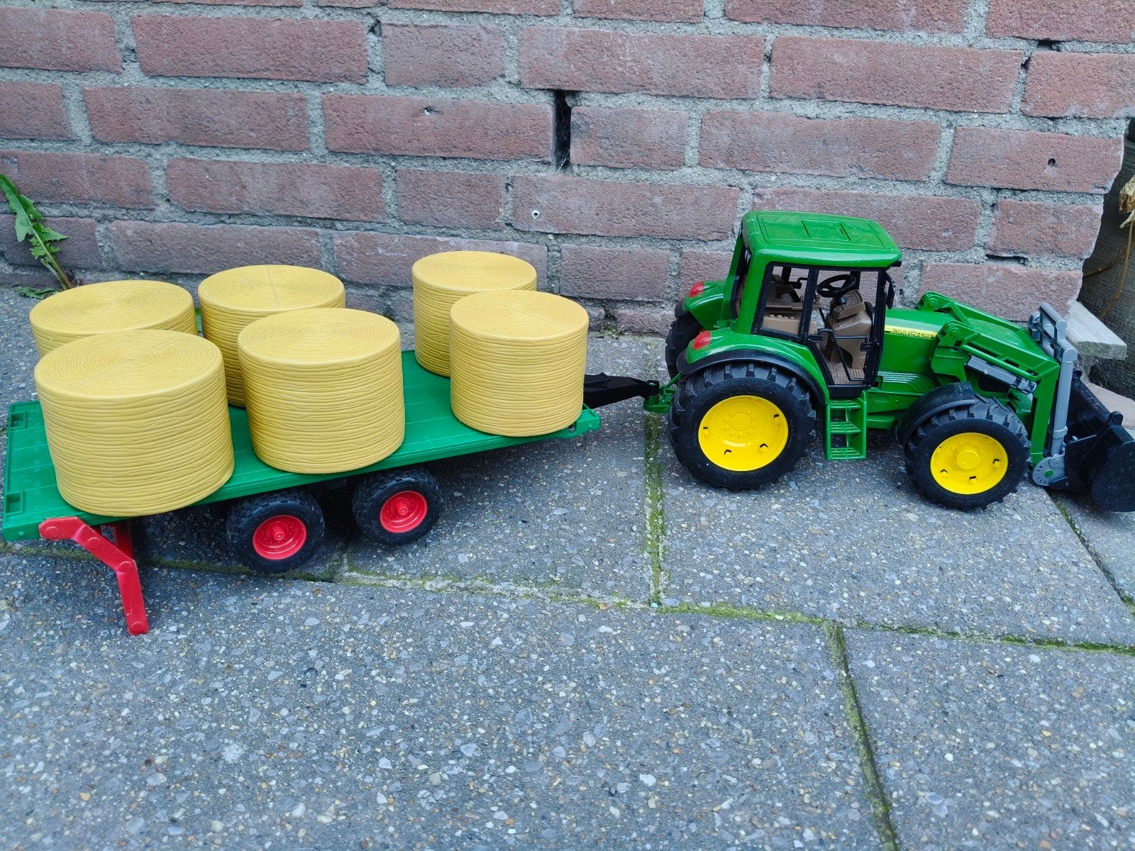Bruder John Deere tractor met frontlader+ balenwagen
De gra, Ophalen of Verzenden, Gebruikt