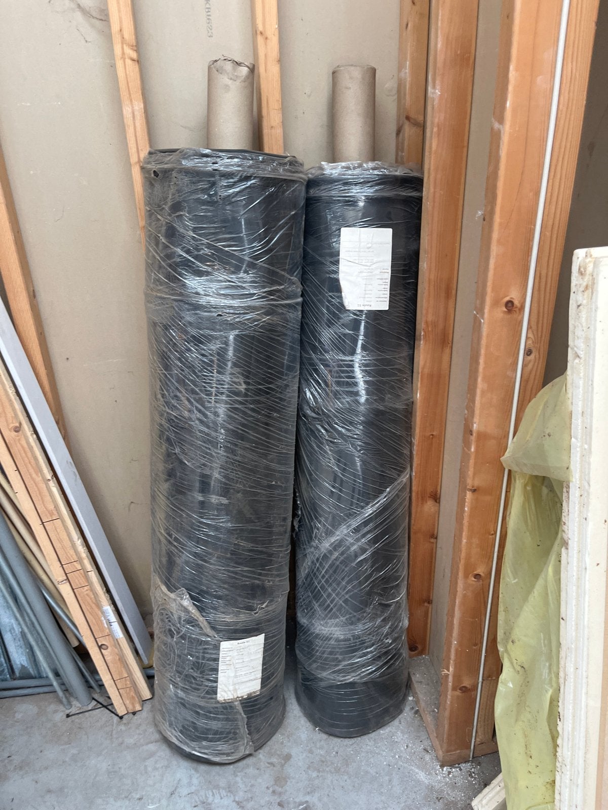 EPDM dakbedekking op rol - 42.56 m² en 59.36 m², Ophalen, Kunststof, Zwart, Overige typen
