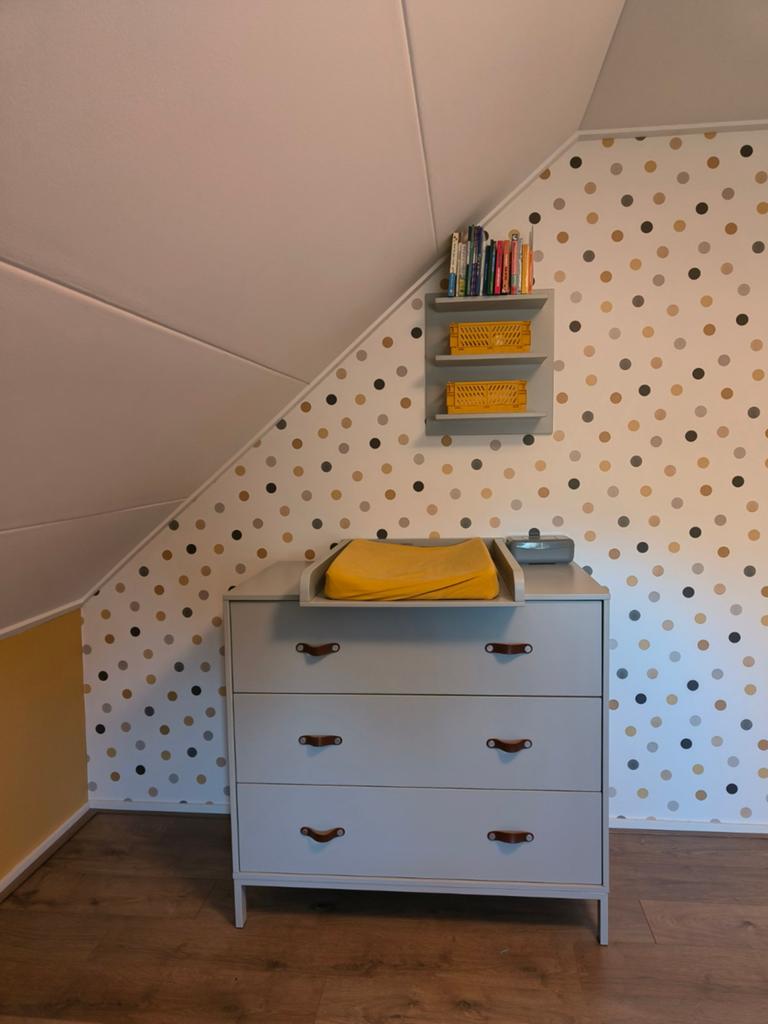 Complete lichtgrijze babykamer, ledikant, commode en kast, Ophalen, Zo goed als nieuw, Jongetje of Meisje