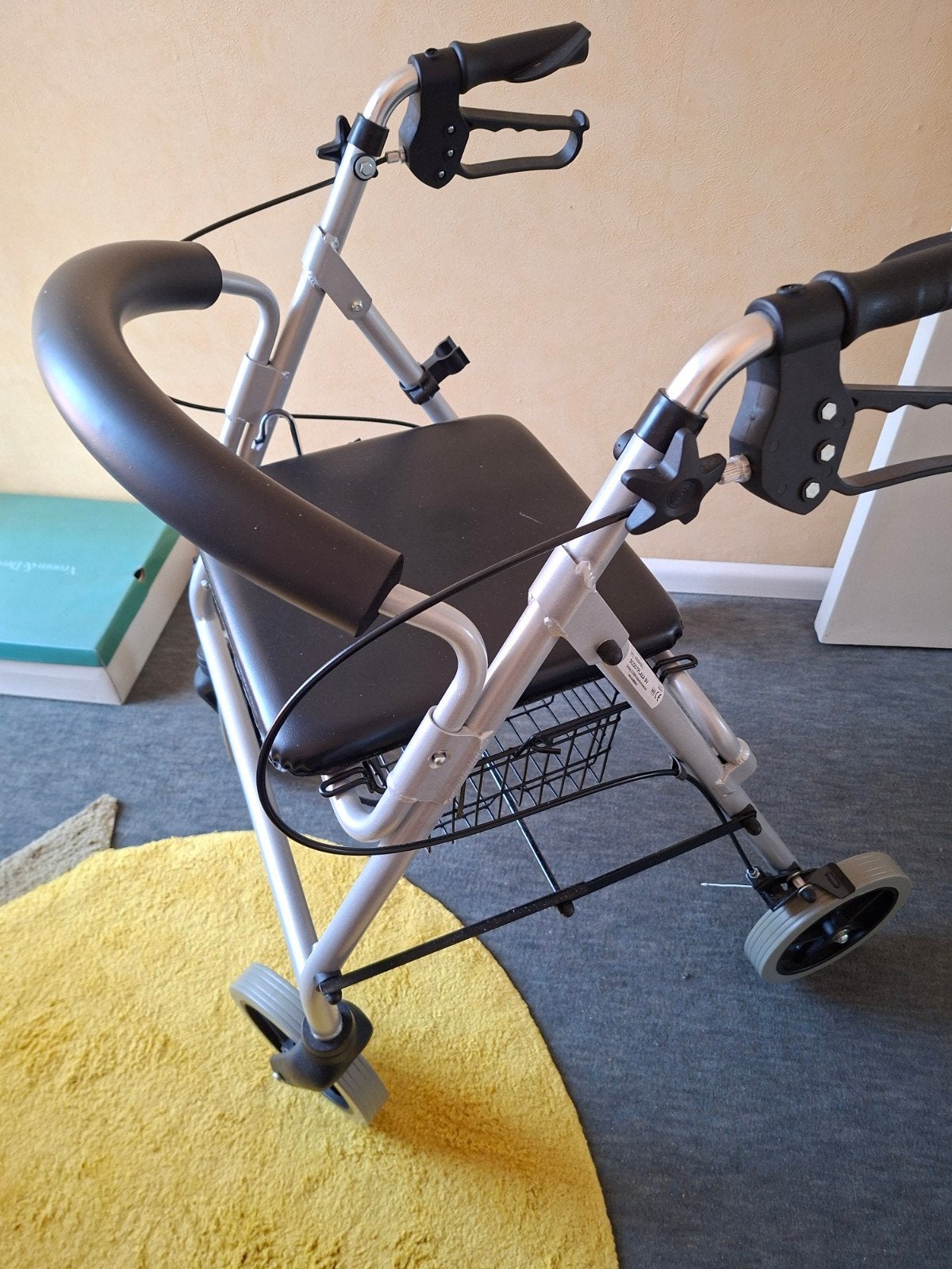 Mooie rollator in nieuwstaat, Ophalen of Verzenden, Zo goed als nieuw