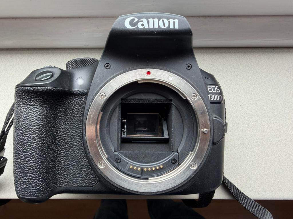Canon EOS 1300D (body only) - Instapmodel DSLR Camera, Gebruikt, Spiegelreflex, Canon, Ophalen of Verzenden