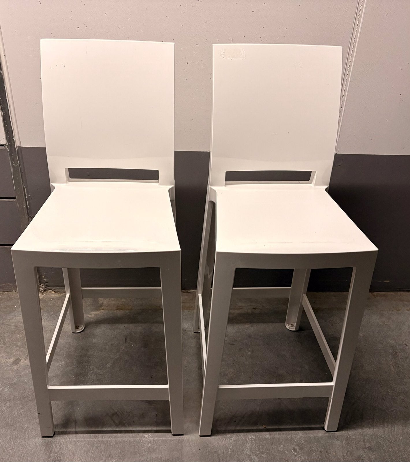 Kartell 2 witte bar stoelen twv 784€, Huis en Inrichting, Barkrukken, 2 krukken, Ophalen, Zo goed als nieuw, 60 tot 90 cm
