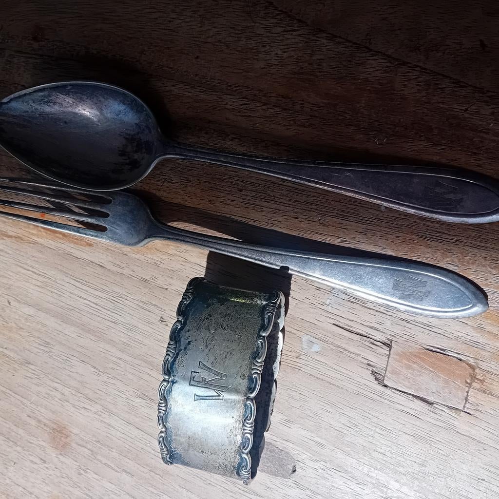 antieke keltum 100 (posthoorn) lepel vork en servetring, Ophalen of Verzenden