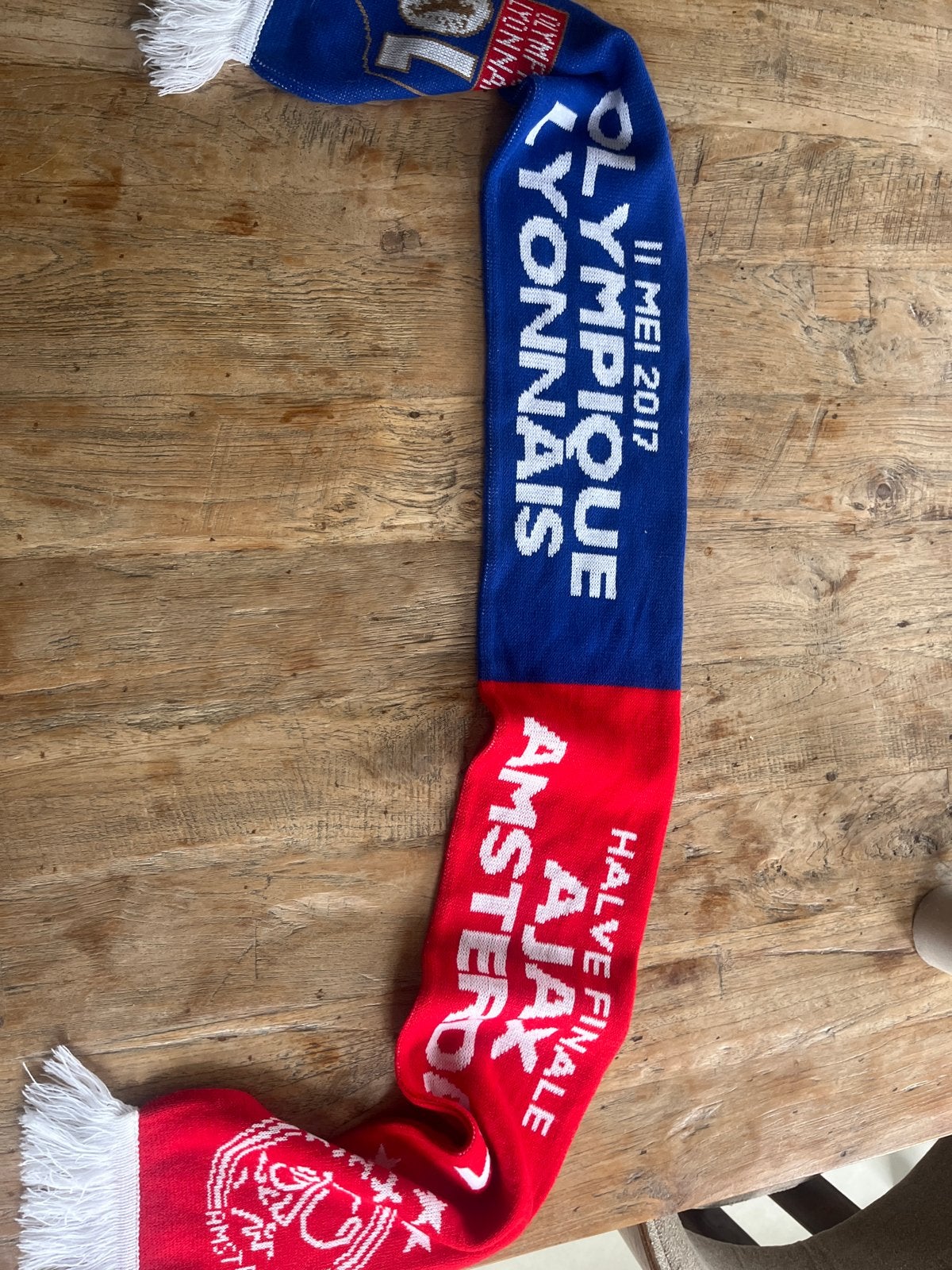 Sjaal Olympique Lyonnais vs Ajax Halve Finale 2017, Ophalen of Verzenden, Zo goed als nieuw, Buitenlandse clubs, Vaantje of Sjaal