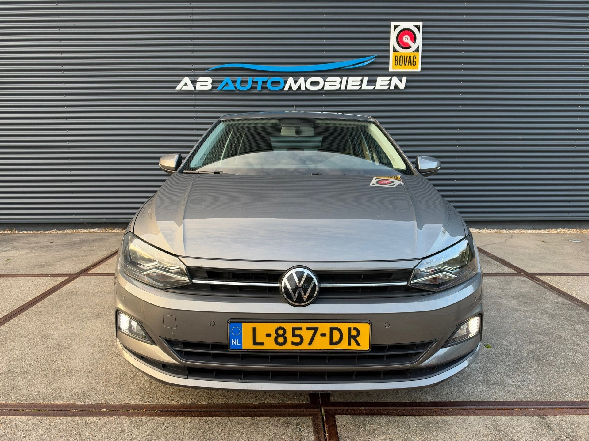 Volkswagen Polo 1.0 TSI Comfortline PARKEERSENSOREN/ CARPLAY, Auto's, Voorwielaandrijving, Dealer onderhouden, 1063 kg, Gebruikt