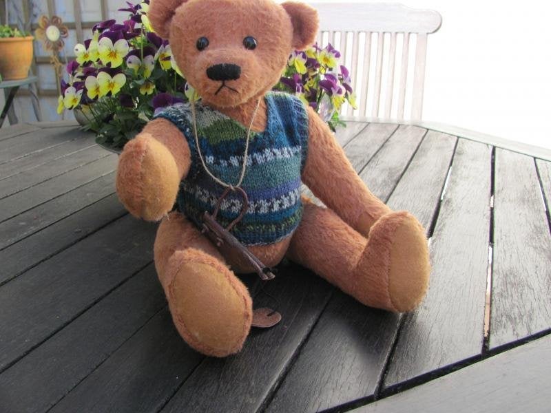 Bastiaan gezellige teddybeer - viscose - handwerk - 35 cm, Verzamelen, Ophalen of Verzenden, Zo goed als nieuw, Stoffen beer, Overige merken