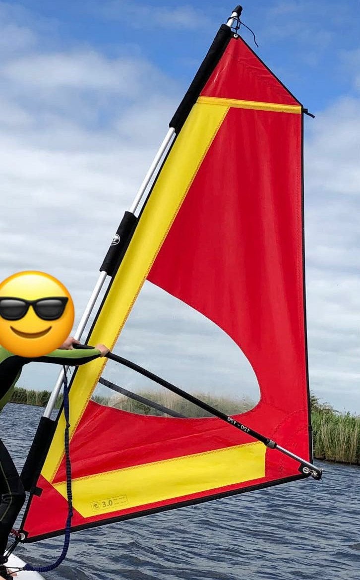 Tiki kinderzeil 3 m2 met gratis surfplank Ten Cate Twisty, Watersport en Boten, Windsurfen, Met mast, Minder dan 3.5 m², Zo goed als nieuw