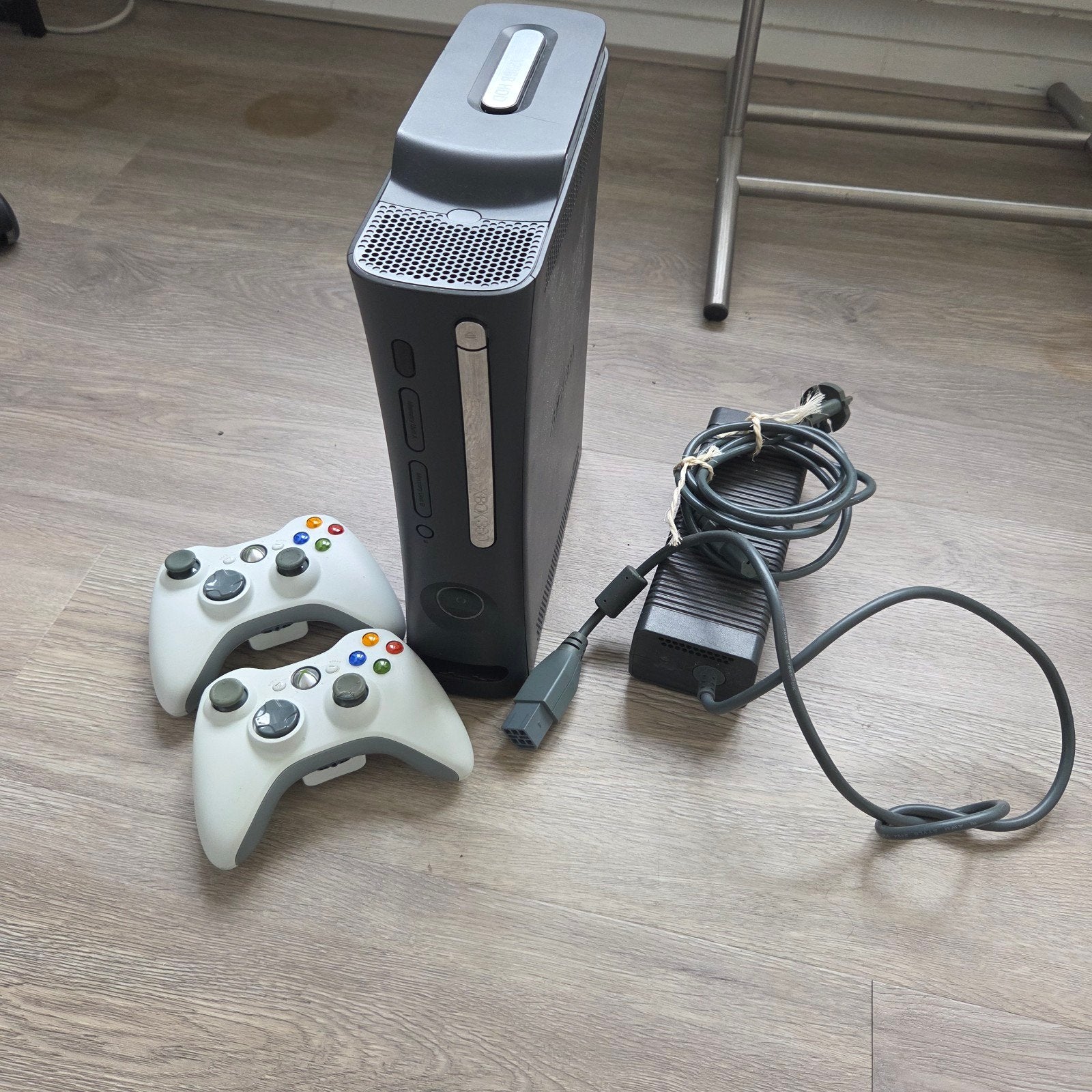Werkende Xbox 360 met gebruikerssporen en games, Spelcomputers en Games, Gebruikt, 360 Elite of Super Elite, Met games, Ophalen of Verzenden