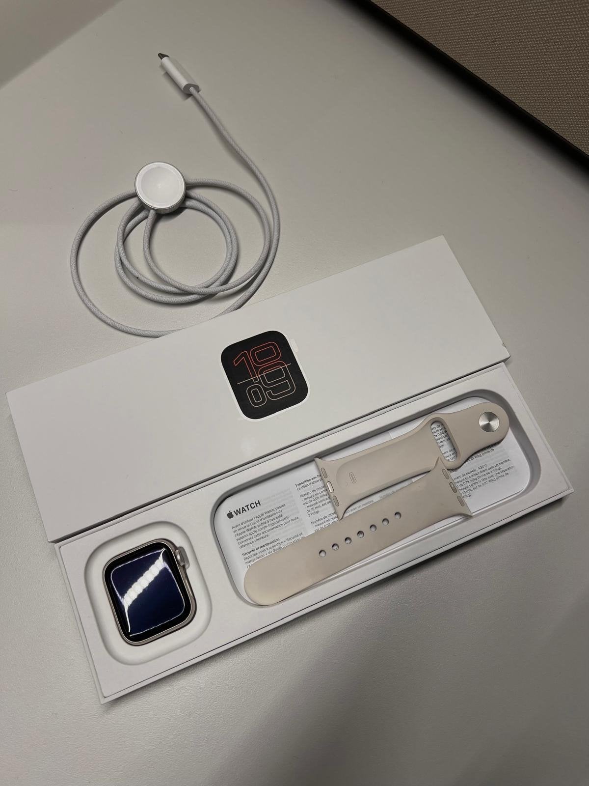 Apple Watch SE 2022 GPS 40mm Starlight - Zo goed als nieuw