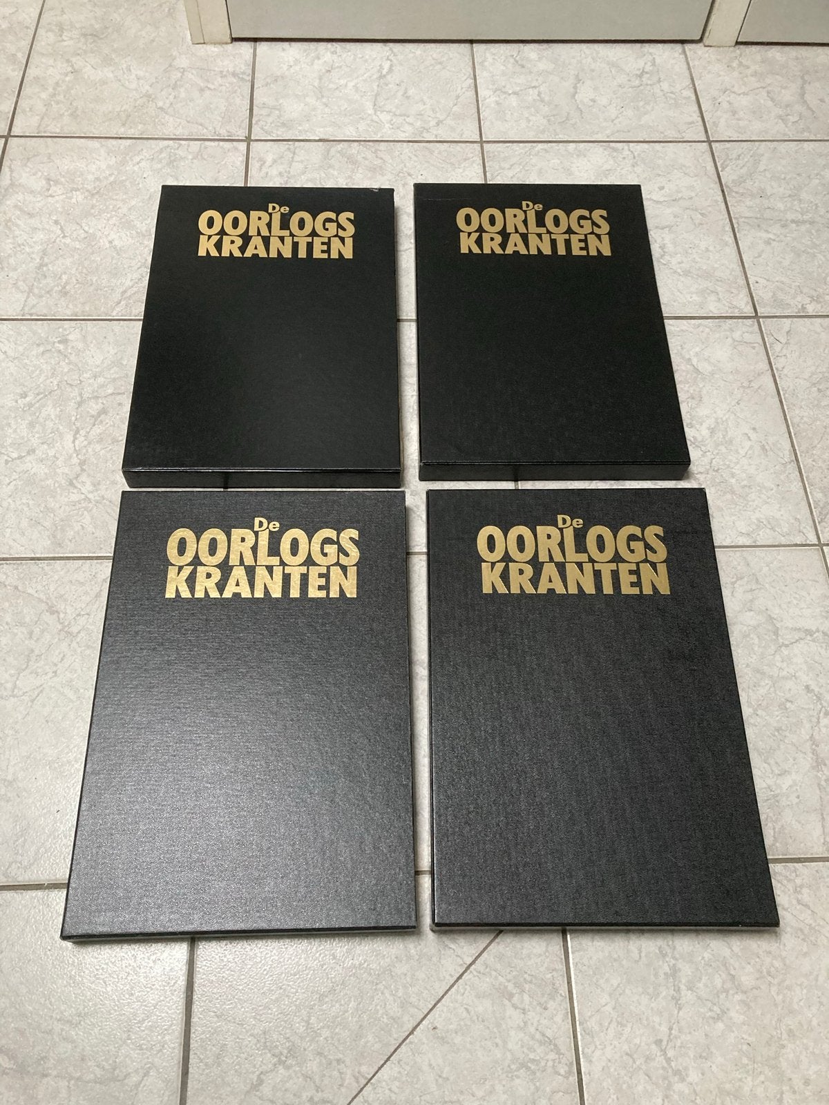 De Oorlogskranten - Complete Collectie (56 delen), Boeken, Ophalen of Verzenden, Gelezen, Krant