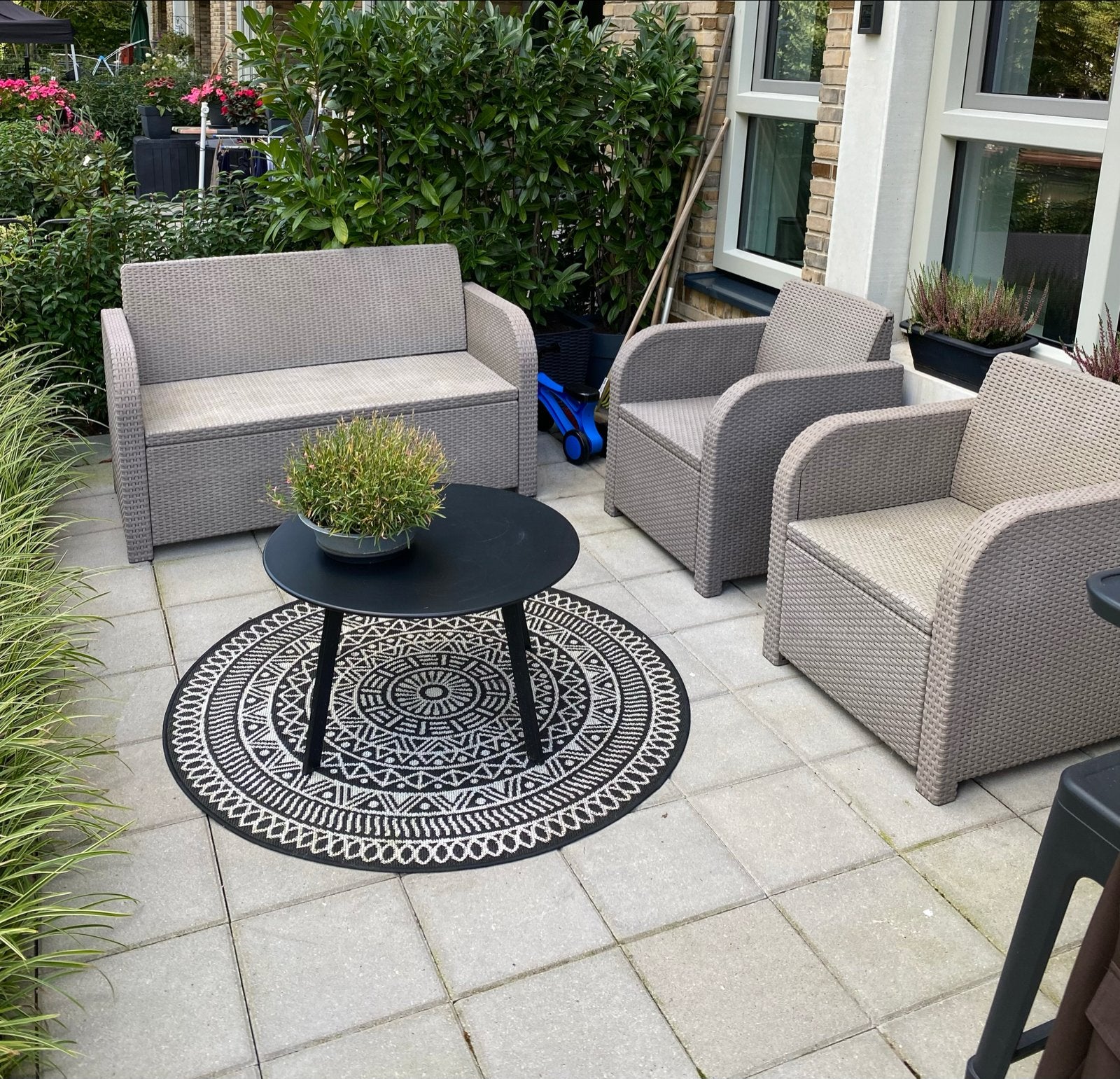 Gratis set 2 stoelen en bankje met kussens (zonder tafel), Tuin en Terras, Tuinstoelen, Ophalen, Gebruikt, Kunststof