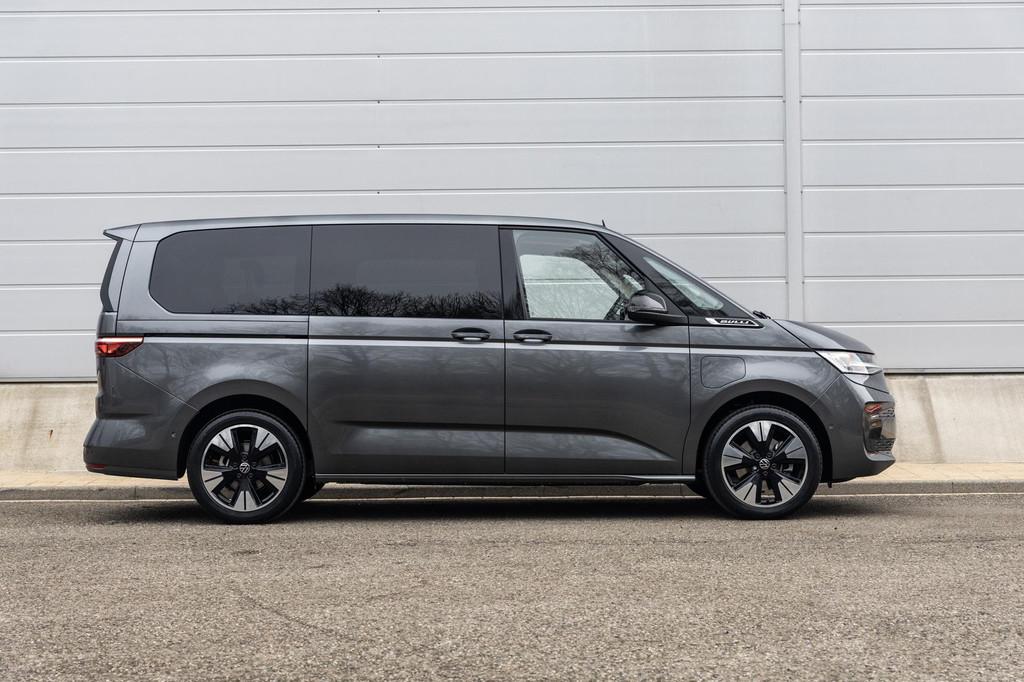 Volkswagen Multivan 1.5 eHybrid 245pk L2 Bulli Edition | Vel, Auto's, Bestelauto's, Automaat, 12 maanden, 1498 cc, Euro 6