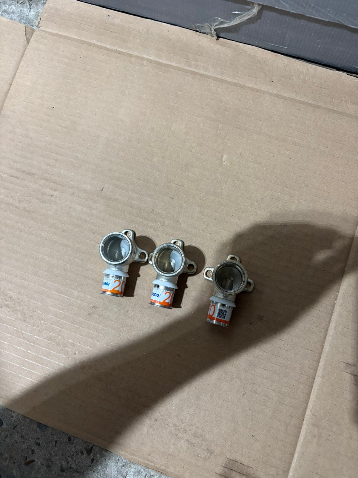 Uponor muurplaat binnendraad met knel 3/4" en 20mm, Ophalen of Verzenden, Nieuw, Overige typen