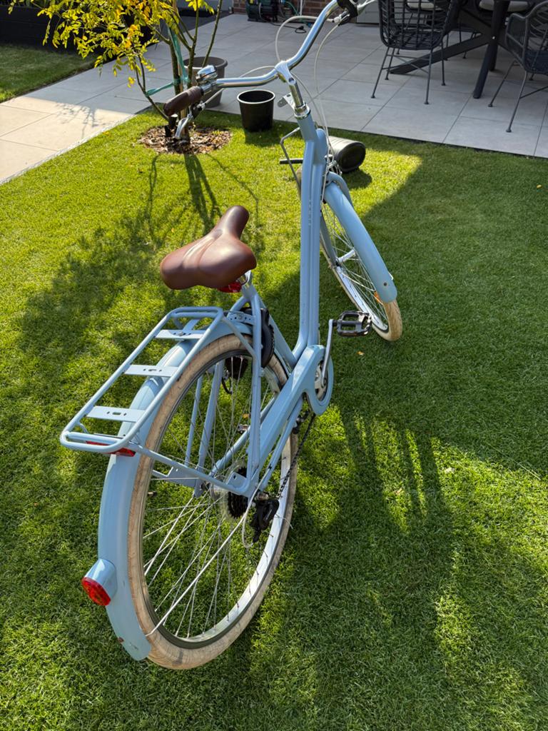 Elops stadsfiets - Lichtblauw met bruin zadel, Fietsen en Brommers, Fietsen | Dames | Damesfietsen, Terugtraprem, Zo goed als nieuw
