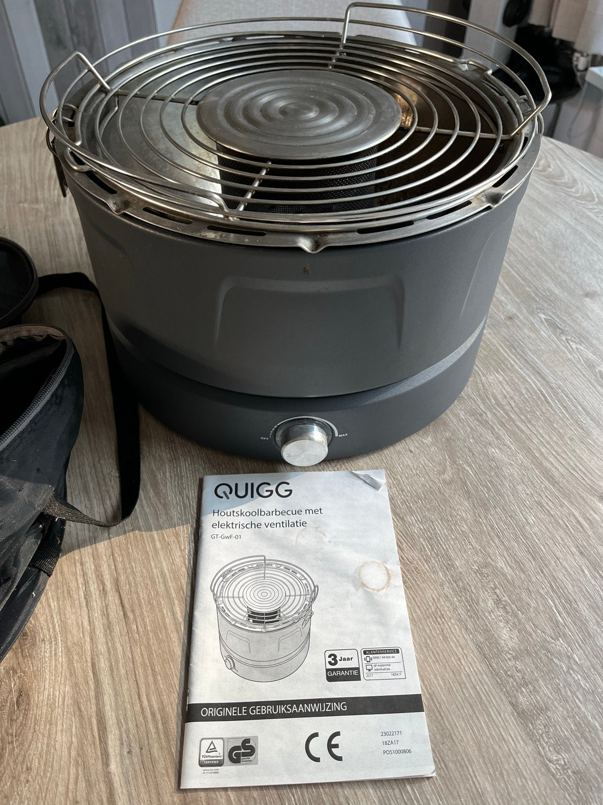 Quigg Houtskoolbarbecue met elektrische ventilatie, Tuin en Terras, Ophalen, Zo goed als nieuw, Met accessoires
