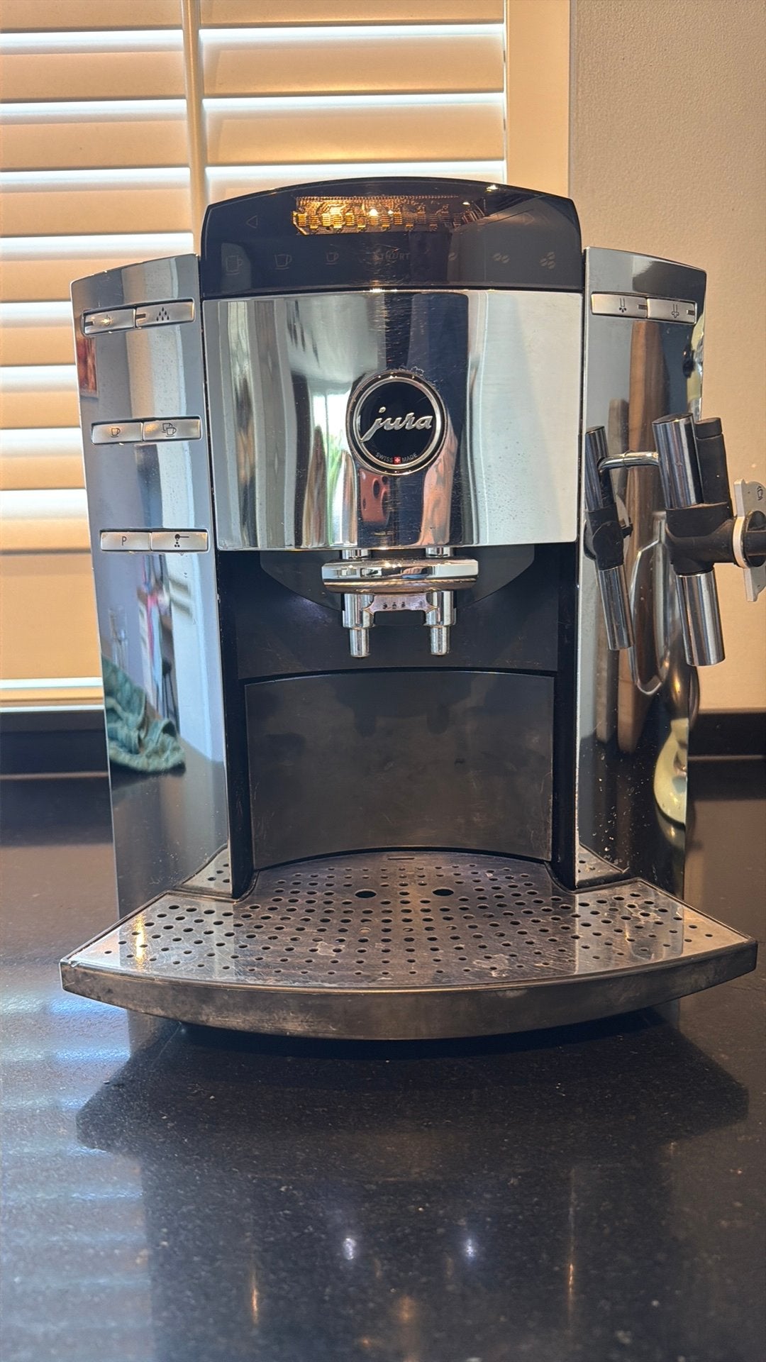 Jura Impressa F9 Chrome – volautomatische koffiemachine, Ophalen of Verzenden, Gebruikt, Koffiemachine, Gemalen koffie