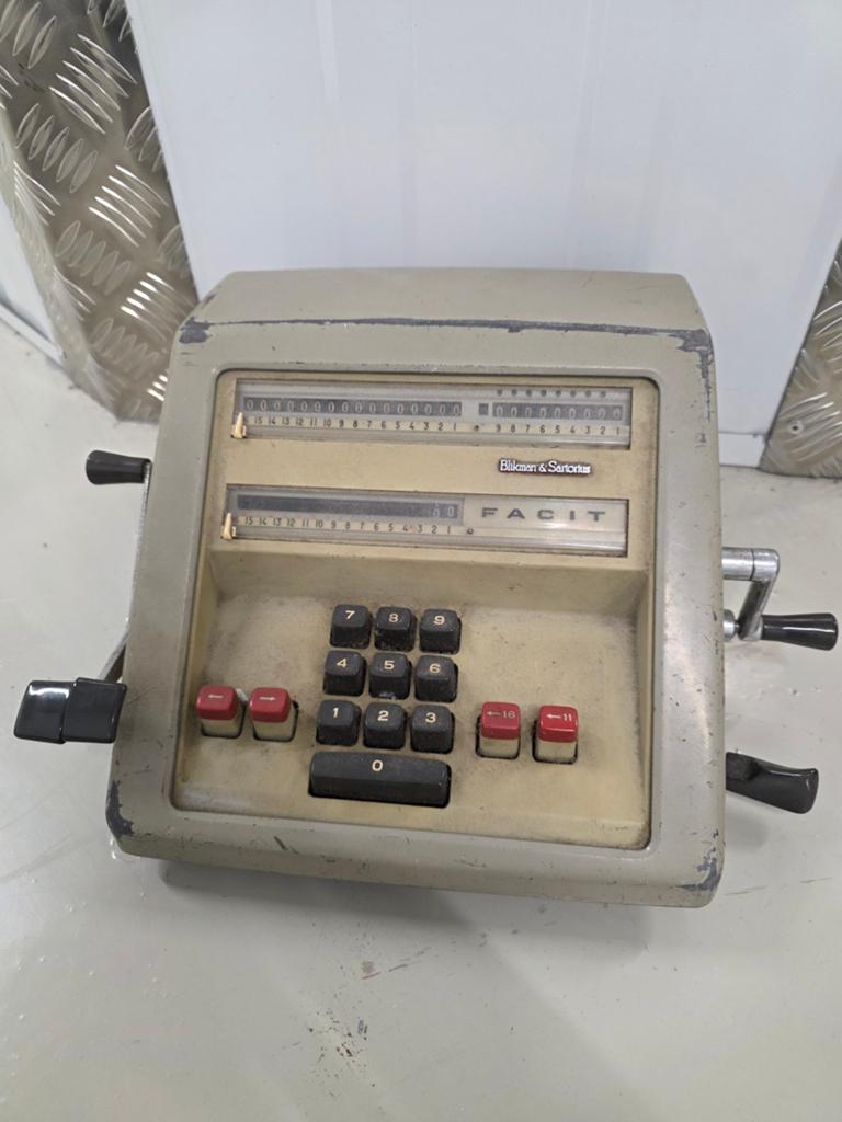 Facit CM2-16 mechanische rekenmachine uit de jaren 60, Ophalen