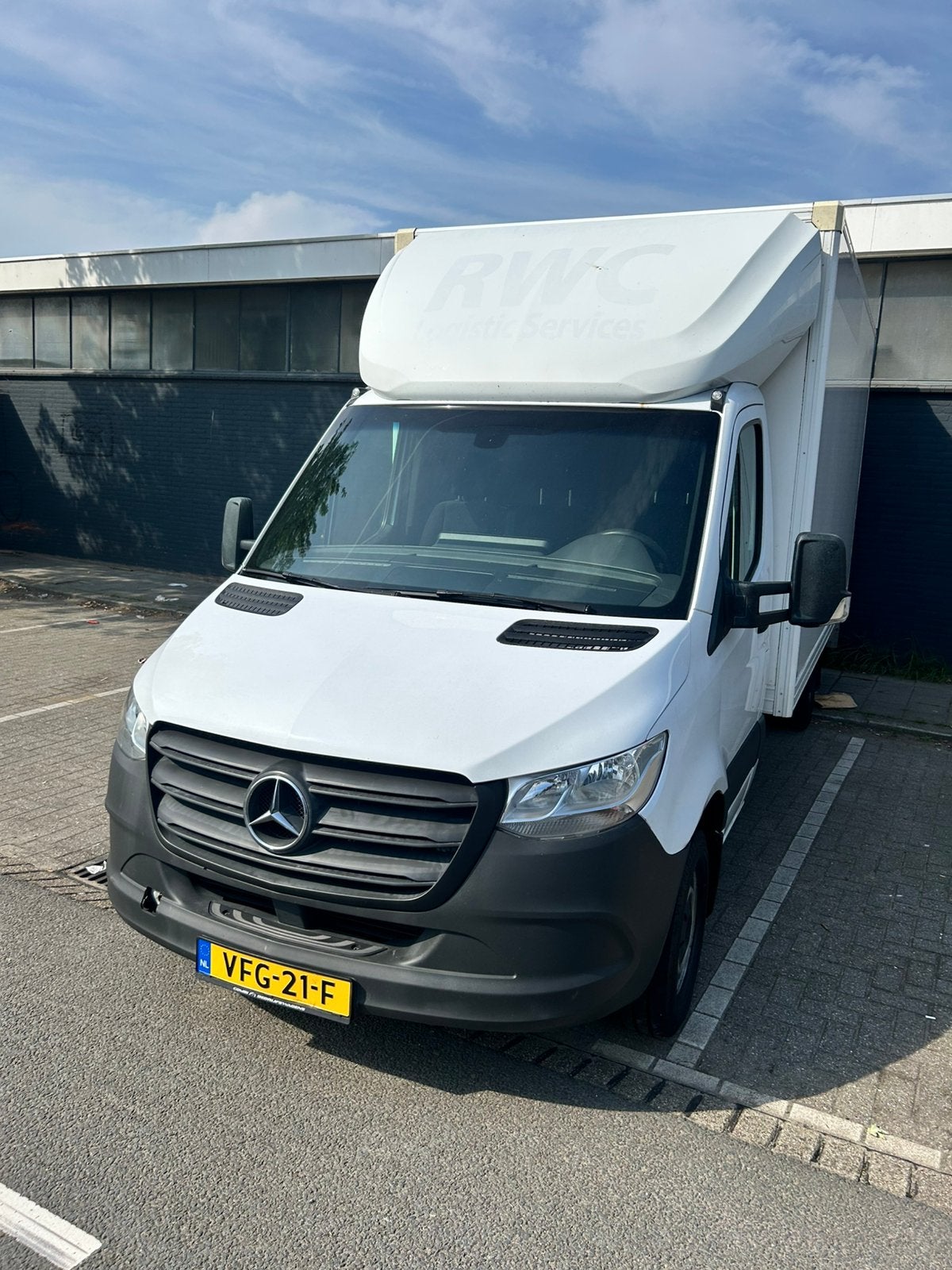 Tehuur verhuis/bakwagen 3 uur €59.95  heledag €100 per dag, Ophalen
