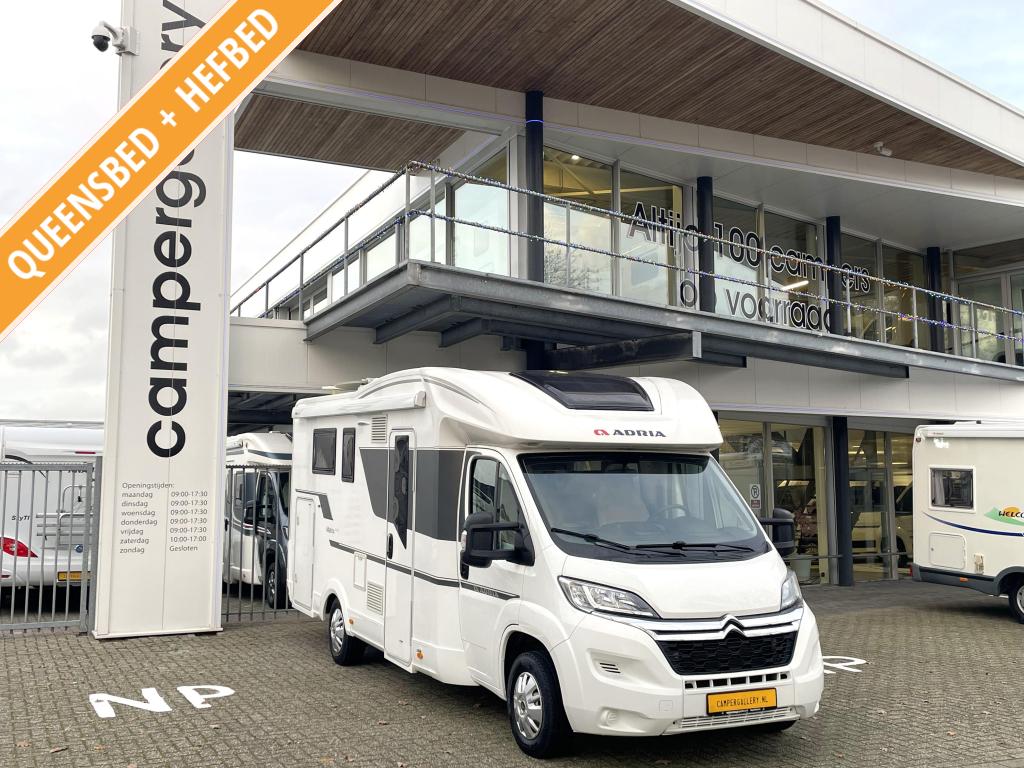 Adria Matrix 600 SC QUEENSBED+HEFBED 6.99M CAMERA, Caravans en Kamperen, Bedrijf, Adria, 6 tot 7 meter, Tot en met 4