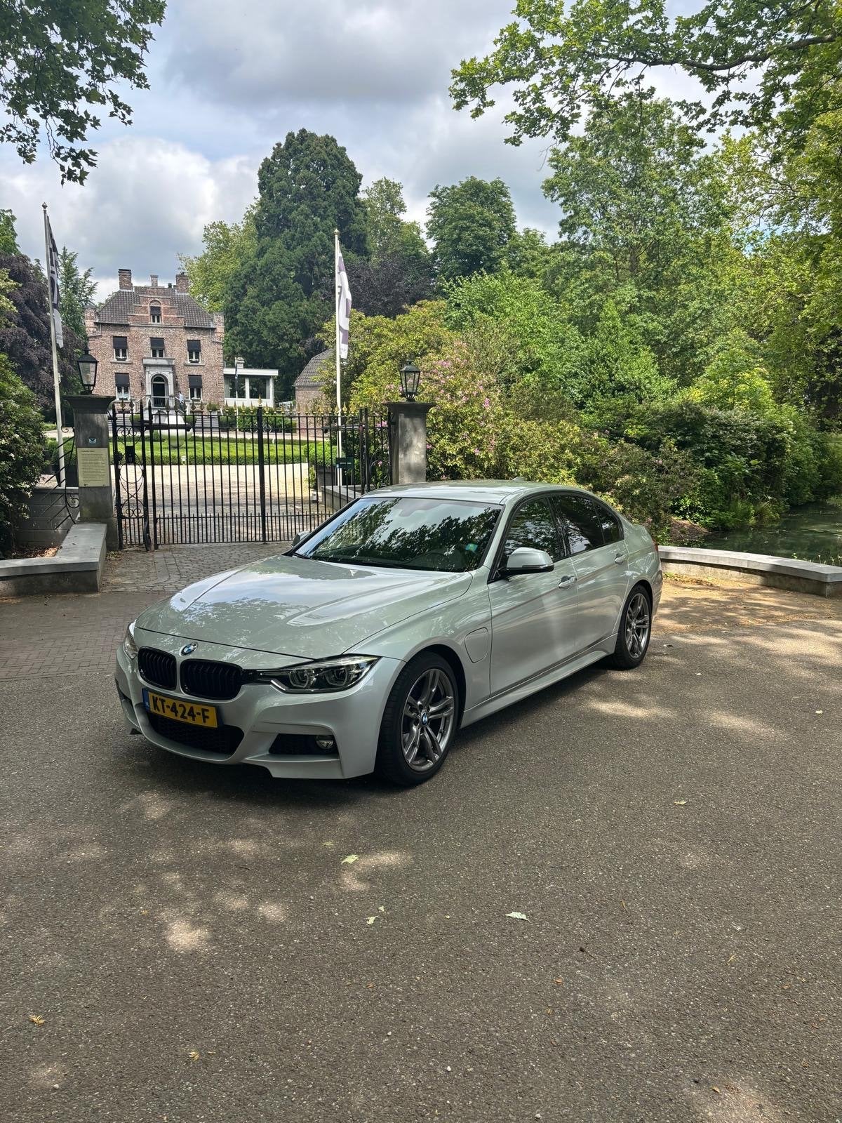 BMW 330e iPerformance | M Sport | 252 pk | PHEV | Grijs, Auto's, BMW, 1998 cc, Achterwielaandrijving, Zwart, 48 km/l