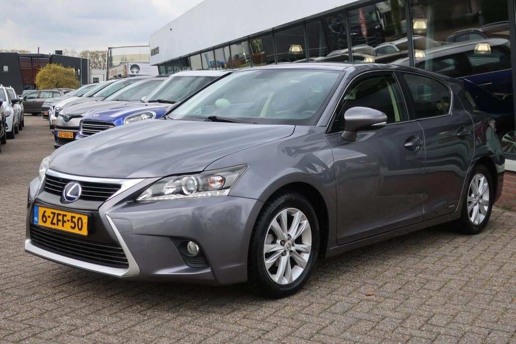 Lexus CT 200h Business Line LED_NAVI_CRUIS_FACELIFT_LMV_NAP., Auto's, Lexus, Gebruikt, 4 cilinders, Origineel Nederlands, 26 km/l