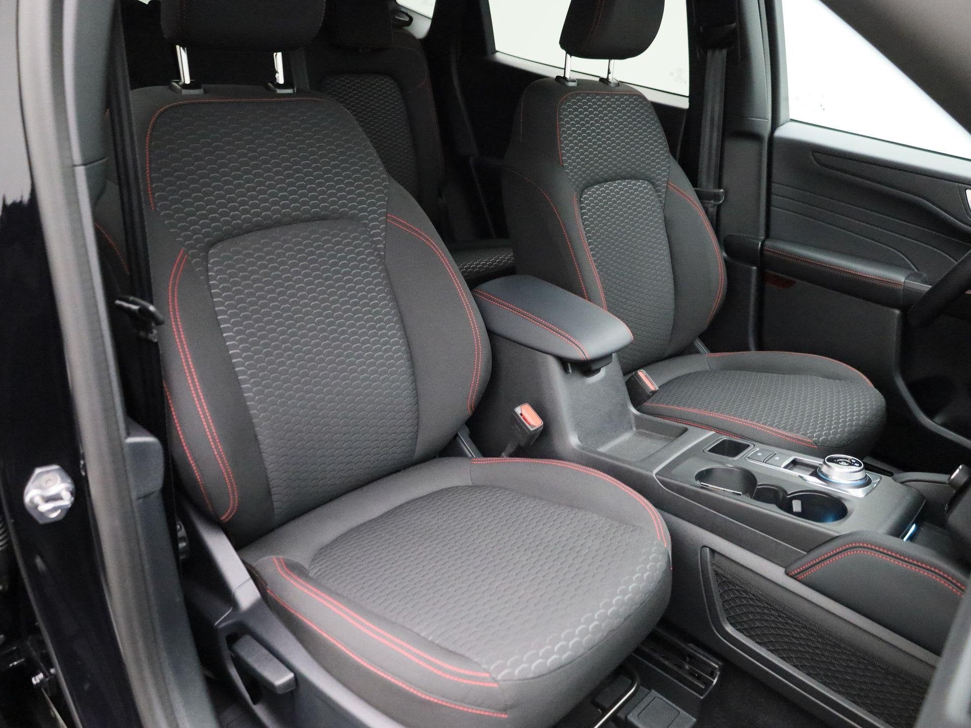 Foto 37 van Ford Kuga 2.5 PHEV ST-Line | Automaat | Verwarmde Voorstoele