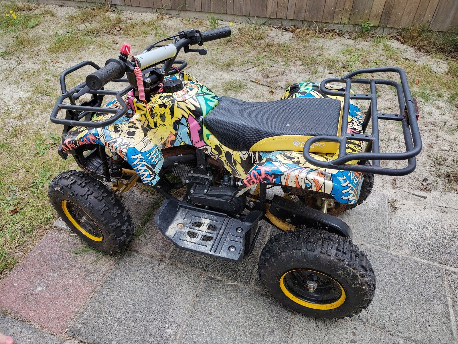 Stoere kinderquad - graffiti - benzine - opknapper, Ophalen