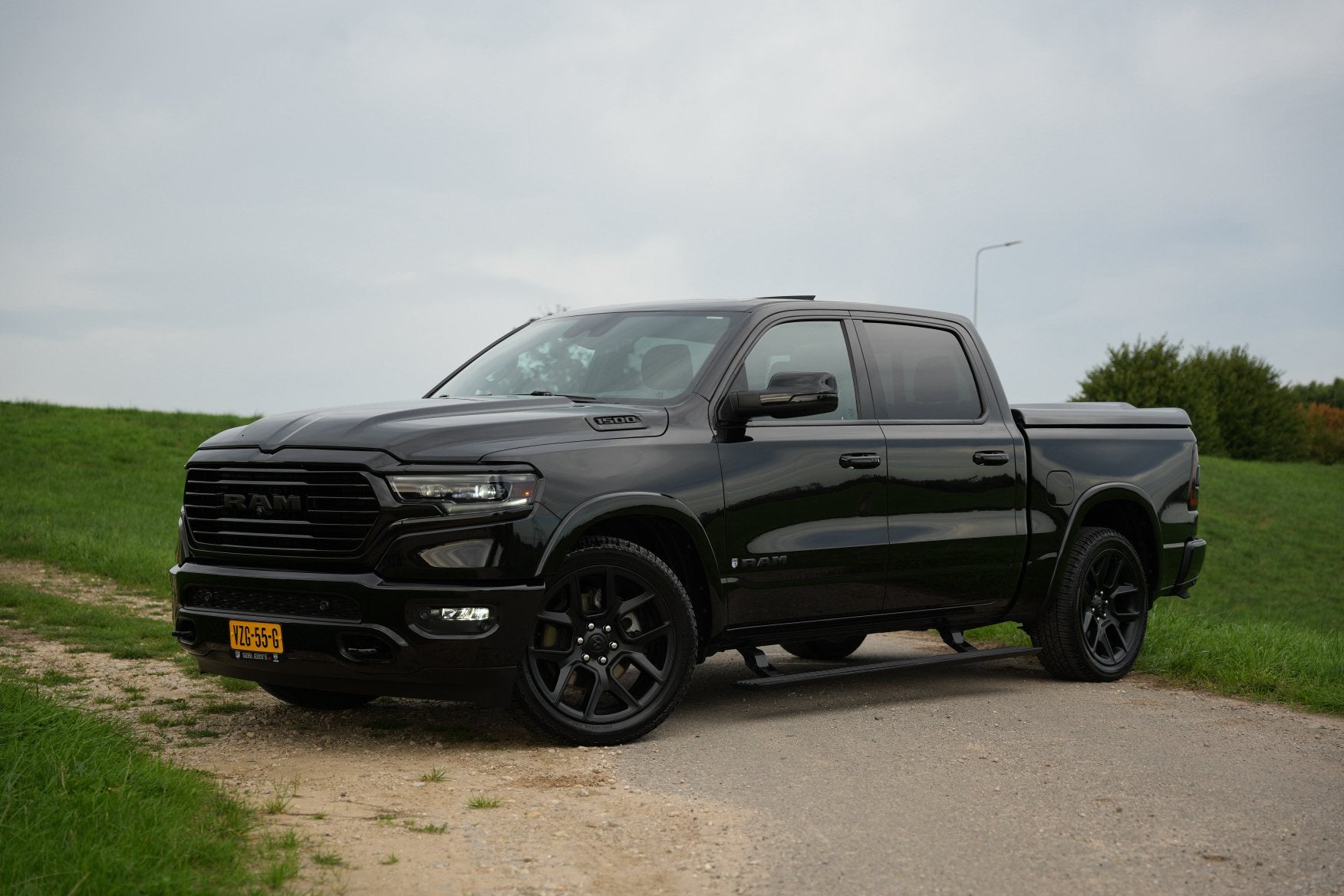 RAM 1500 Limited Longhorn 2024 Zwart, Automaat, 5654 cc, Zwart, Bruin