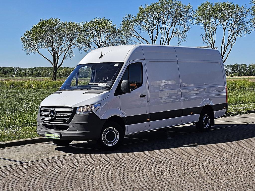 MERCEDES-BENZ SPRINTER 317 l3h2 3.5t-ahg mbux!, Auto's, Automaat, Gebruikt, Euro 6, Wit