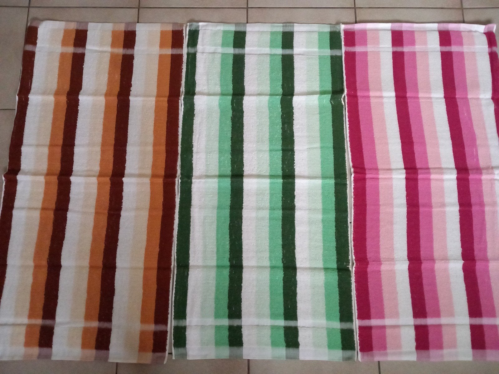 3 badhanddoeken nieuw, Ophalen of Verzenden, Nieuw, Handdoek