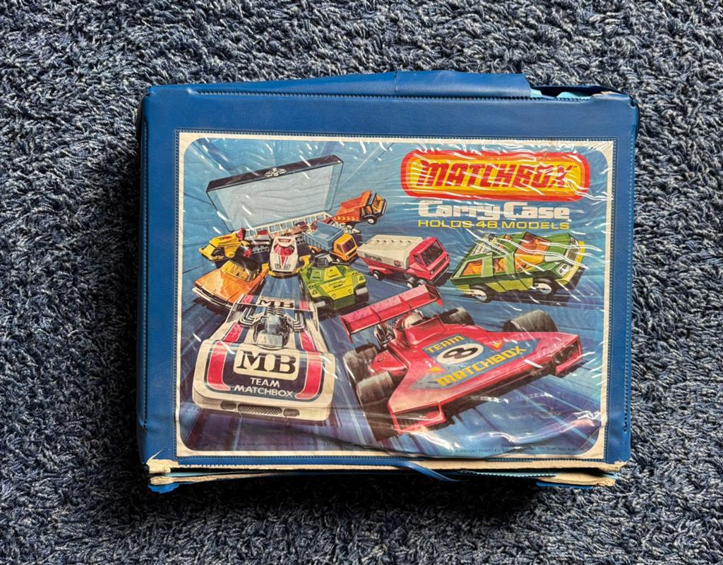 Koffertje vol oude Matchbox Lesney autootjes, vintage, Hobby en Vrije tijd, Verzenden, Gebruikt, Auto