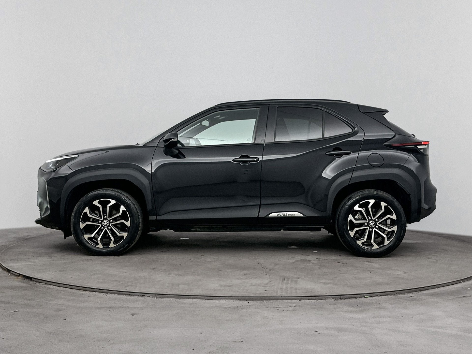Toyota Yaris Cross 1.5 Hybrid 115 Dynamic | Stuur-Stoelverwa, 12 maanden, Stof, Gebruikt, 116 pk