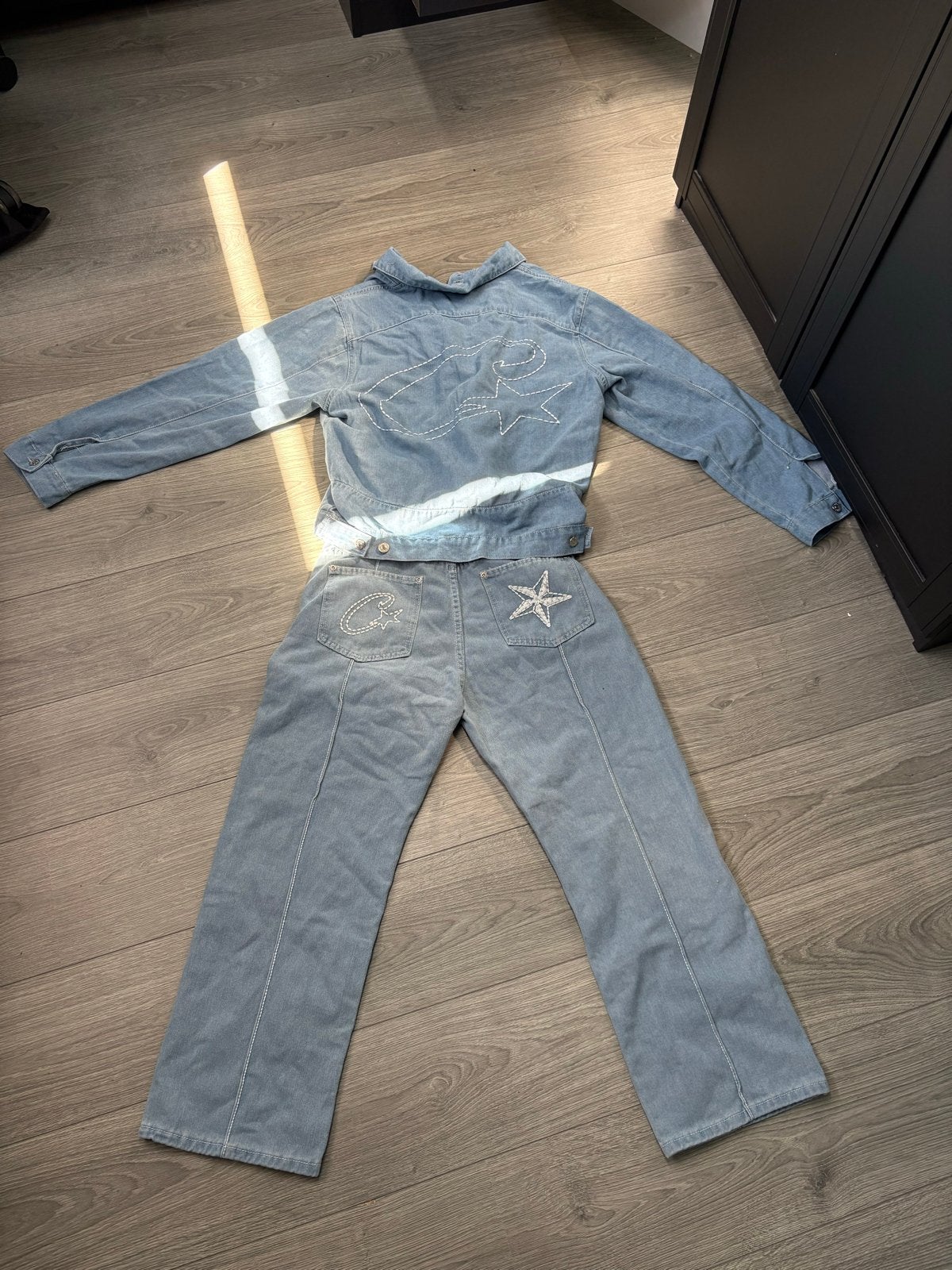 Corteiz double denim pak, Ophalen of Verzenden, Nieuw, Blauw, W32 (confectie 46) of kleiner
