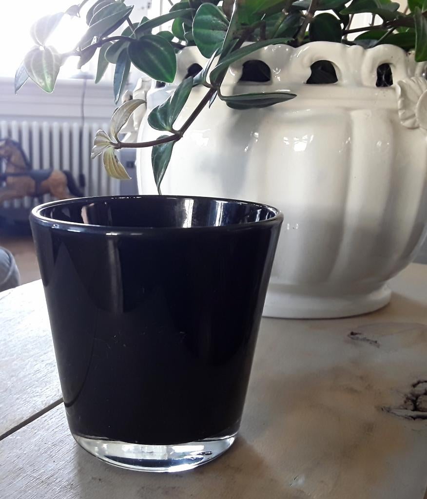 Glaasje zwart glas - bv als waxinelichthouder of cactuspotje, Ophalen of Verzenden, Zo goed als nieuw, Zwart, Glas