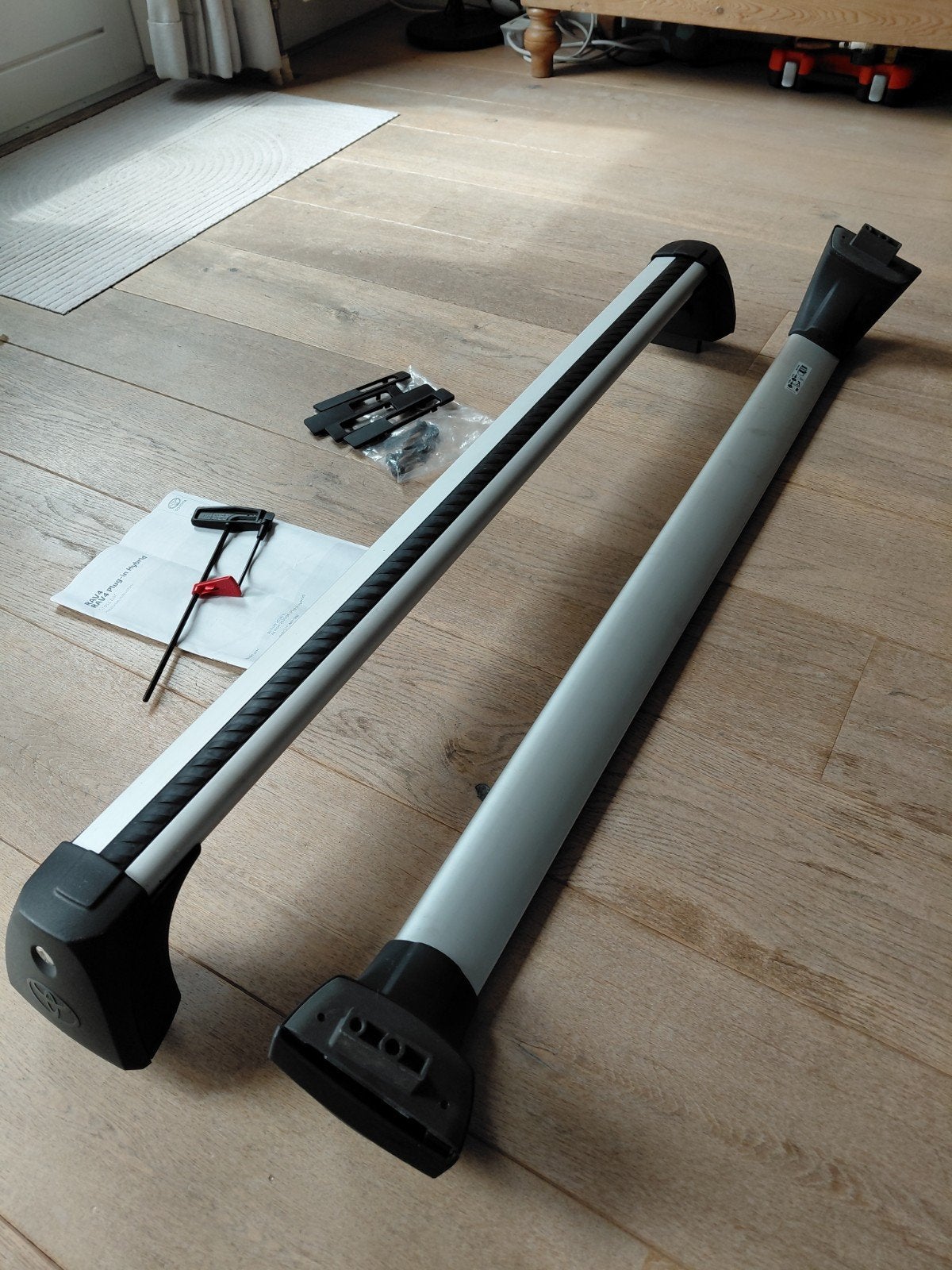 Toyota RAV4 Crossbars (dakdragers) vanaf 2019- Nieuwstaat, Ophalen, Zo goed als nieuw