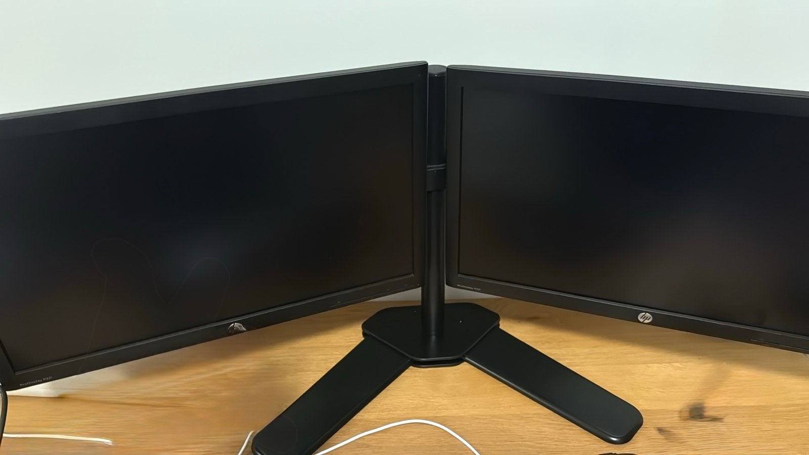 HP monitoren (vga 2 stuks) met dual monitor arm, Computers en Software, Ophalen, Gebruikt, In hoogte verstelbaar, Full HD