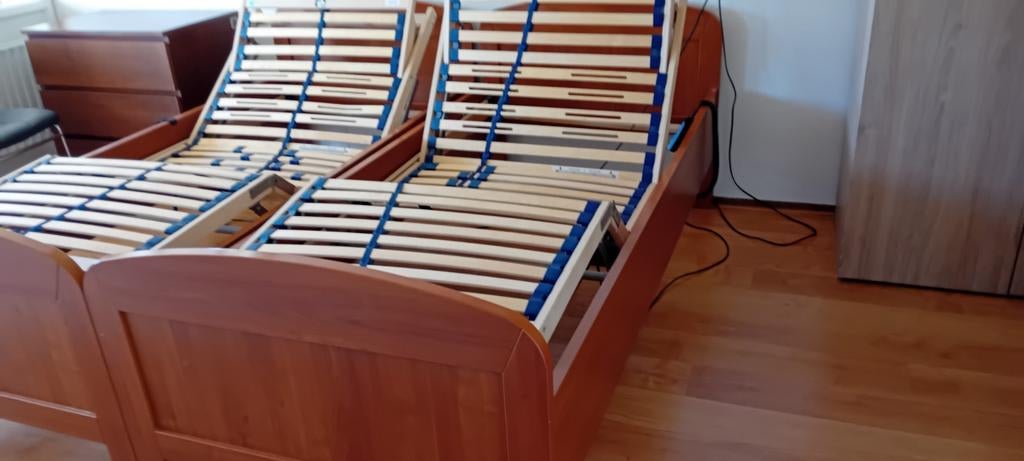 2 Senior Bedden 200x90 met Elektrische Lattenbodems, Ophalen of Verzenden