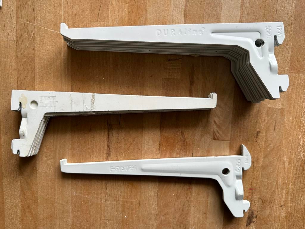 23 witte plankendragers 20cm F-systeem. 55kg, Ophalen, Gebruikt