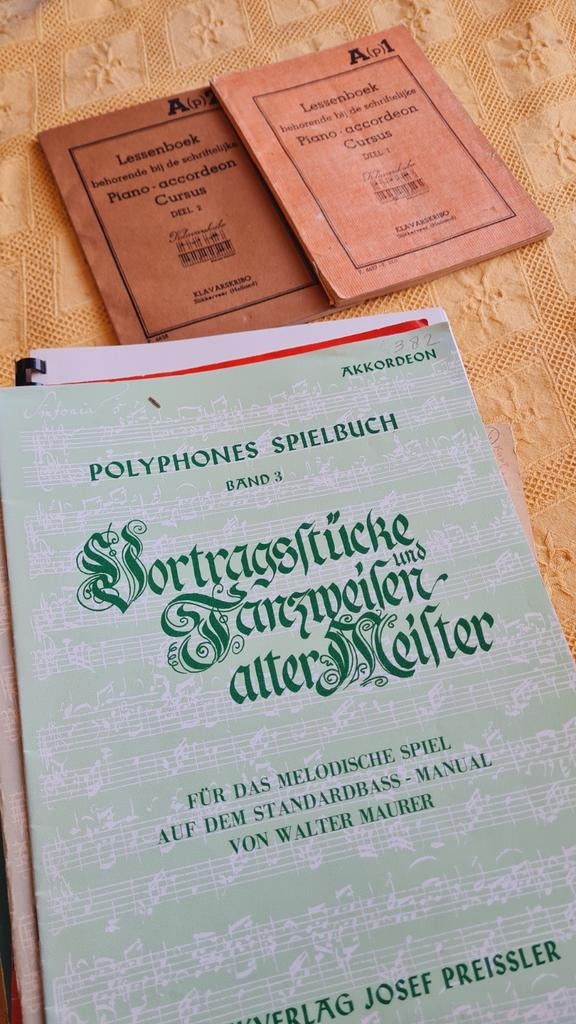 13 boeken accordeon - diverse methodes en bladmuziek, Ophalen of Verzenden, Gebruikt