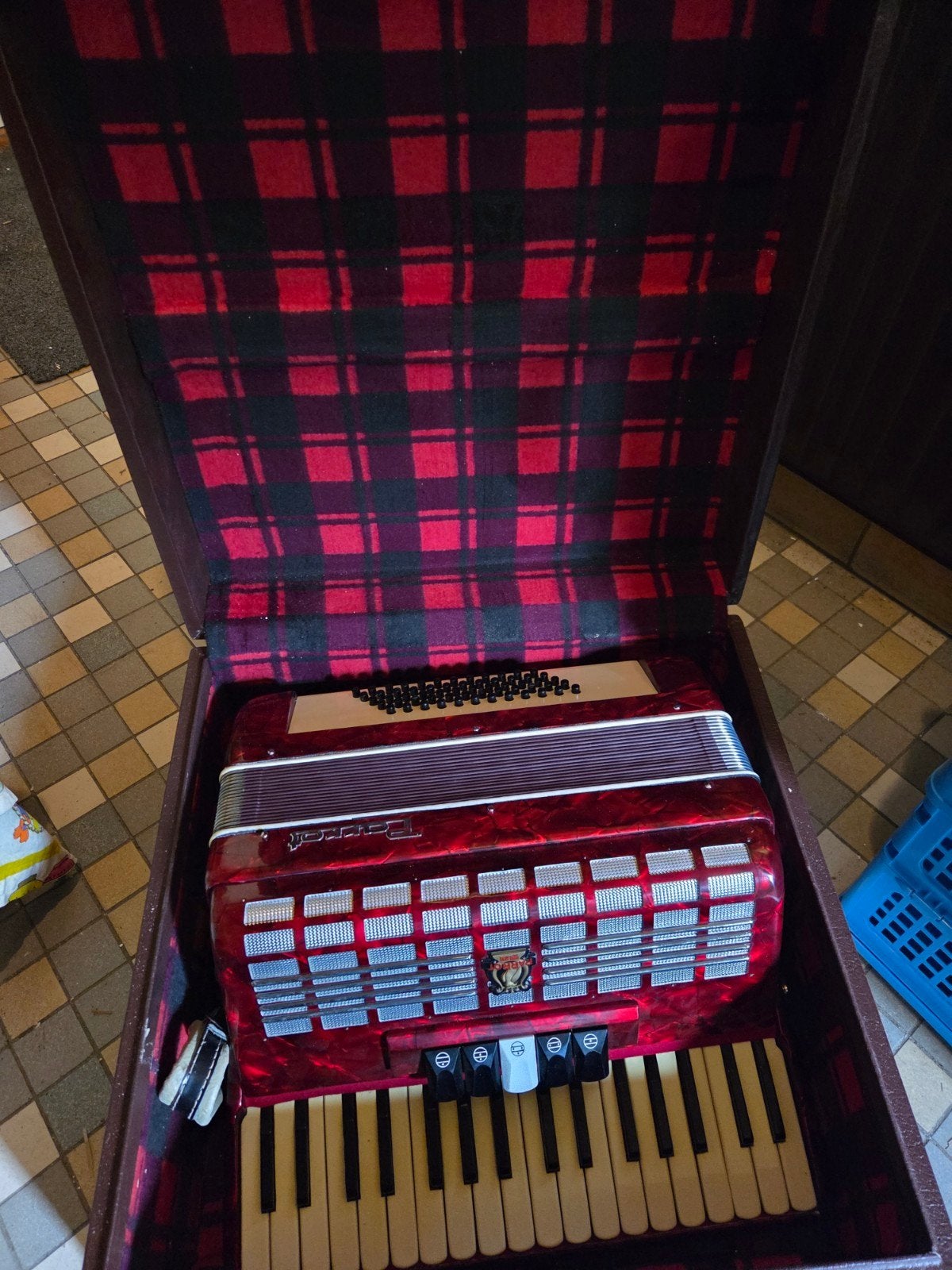 Prachtige rode Parrot accordeon met koffer, Ophalen of Verzenden