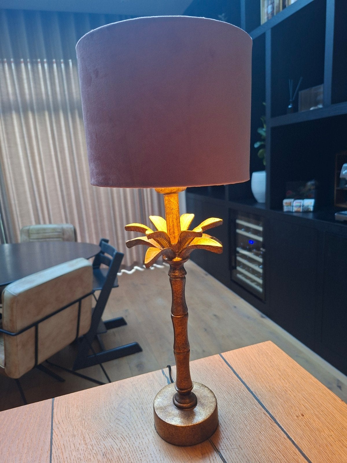 Botanische tafellamp met roze kap en houten standaard, Ophalen, Overige stijlen, Zo goed als nieuw, Met kap