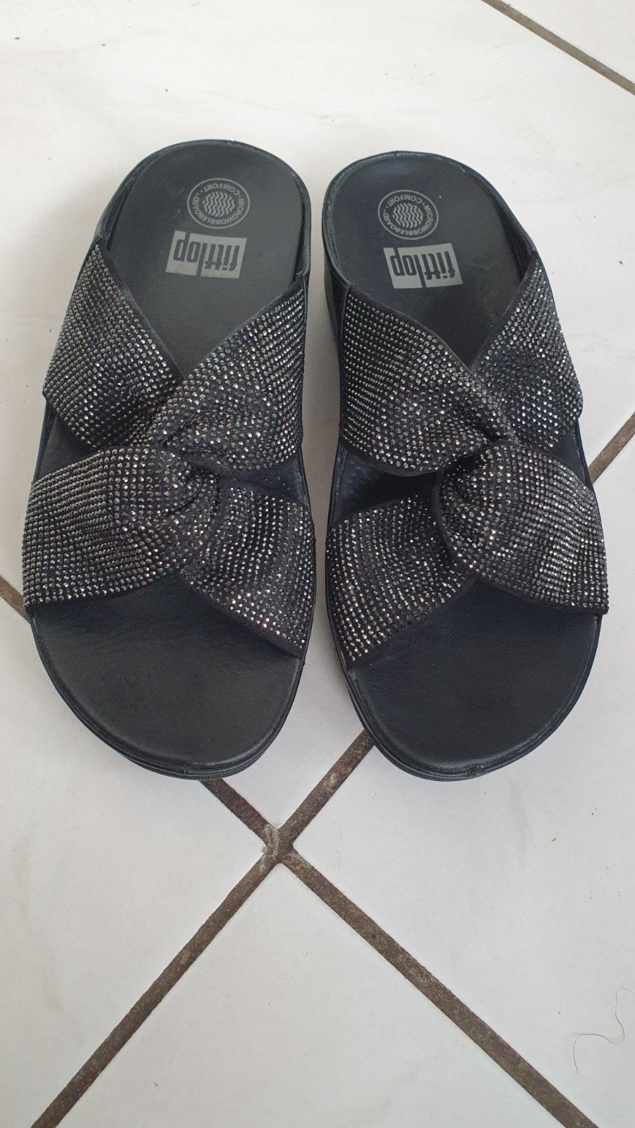 Fitflop slippers met glitters, maat 40, Kleding | Dames, Schoenen, Zo goed als nieuw, Slippers, Zwart, Verzenden