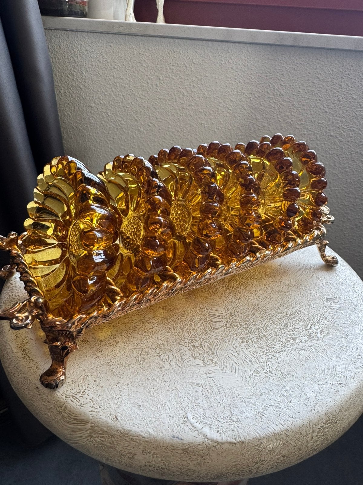 Amber glass set — small saucers/coasters in a metal stand., Verzenden