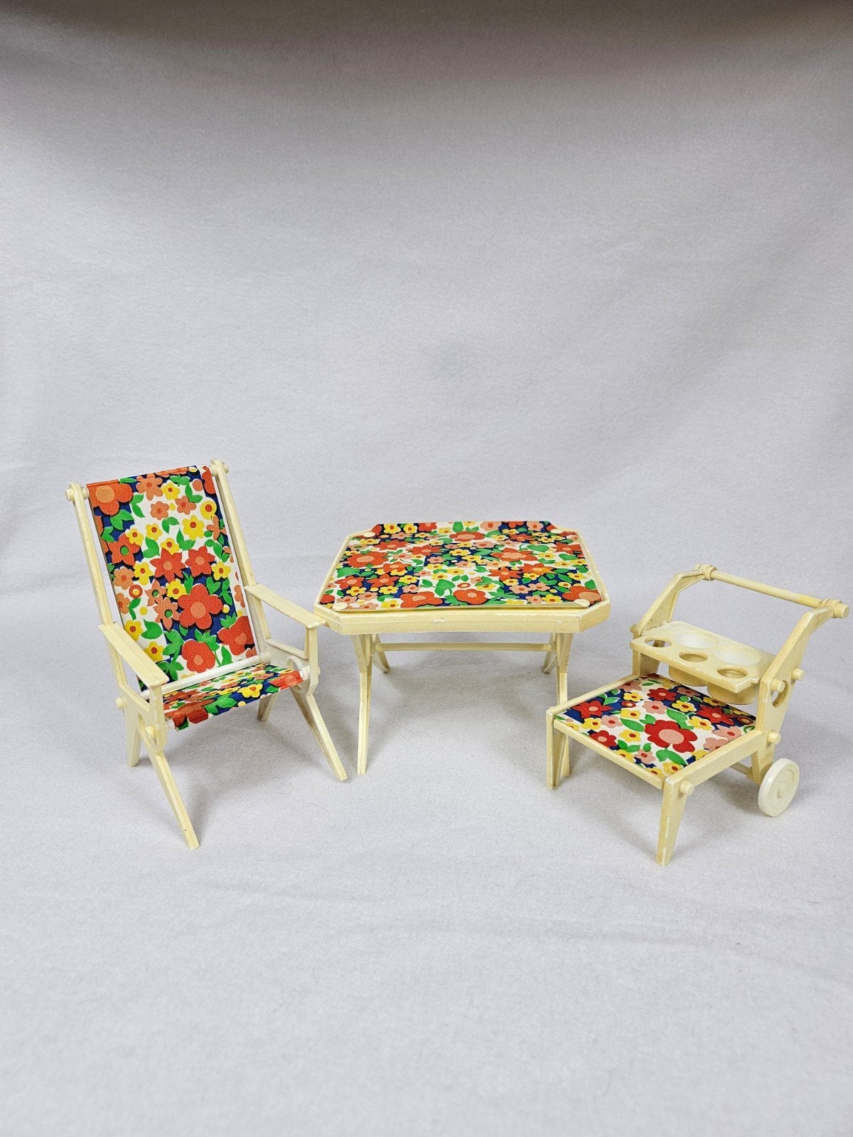 Vintage Poppenhuis Meubels: Tafel, Stoel & Serveerwagen, Verzamelen, Poppenhuizen en Toebehoren, Ophalen of Verzenden, Gebruikt
