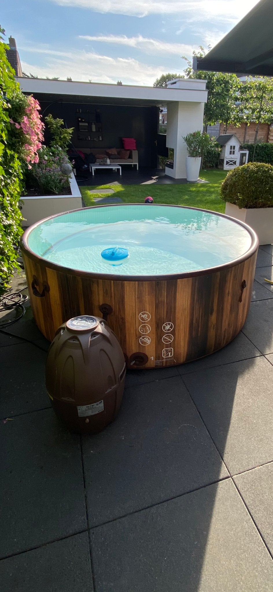 Opblaasbare Jacuzzi met Houtlook lay-z-spa Helsinki, Tuin en Terras, Ophalen of Verzenden, Zo goed als nieuw, Filter, Opblaasbaar
