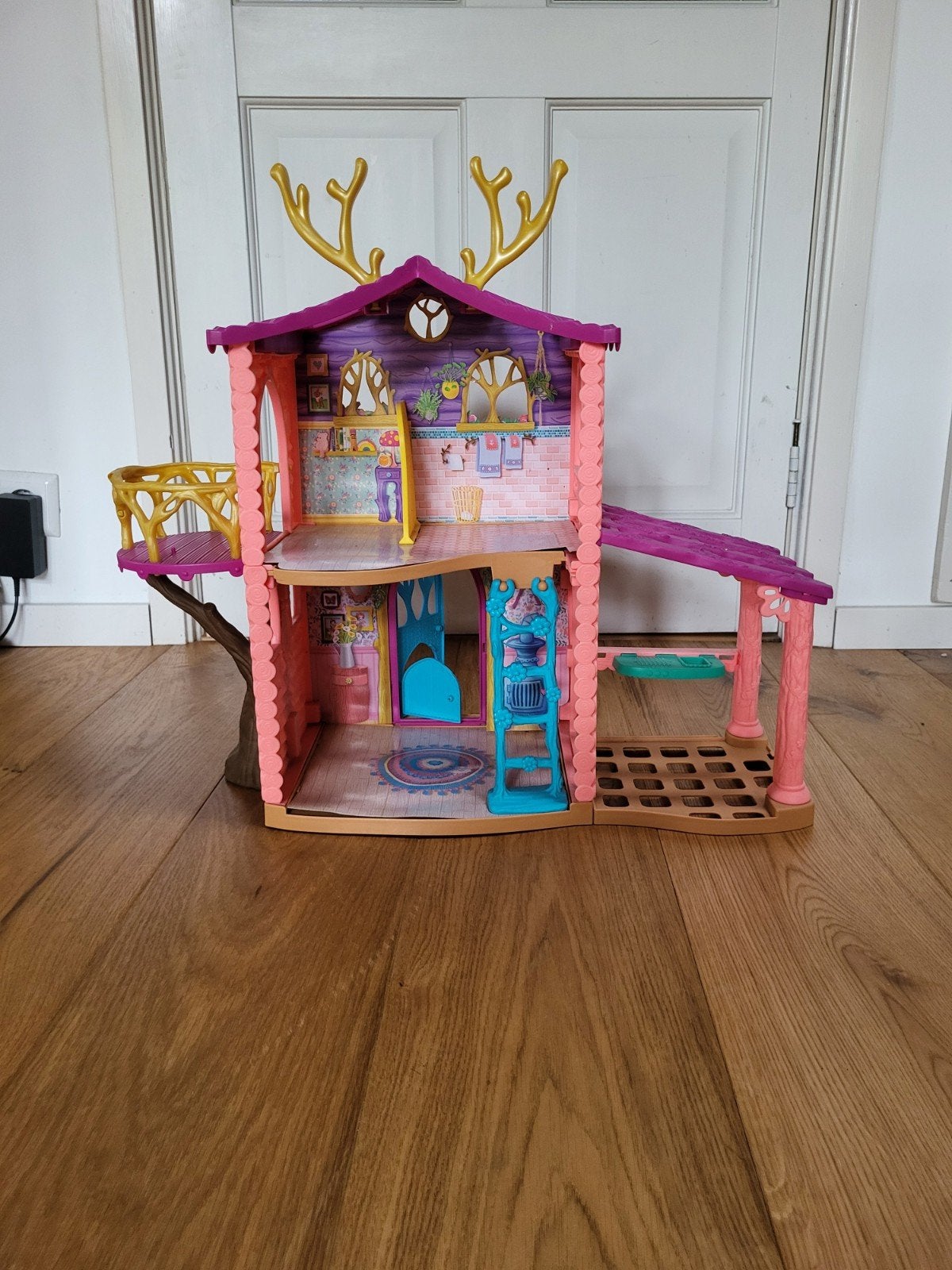 Enchantimals Knus Hertenhuisje met gouden gewei op 't dak, Kinderen en Baby's, Speelgoed | Poppenhuizen, Ophalen, Poppenhuis