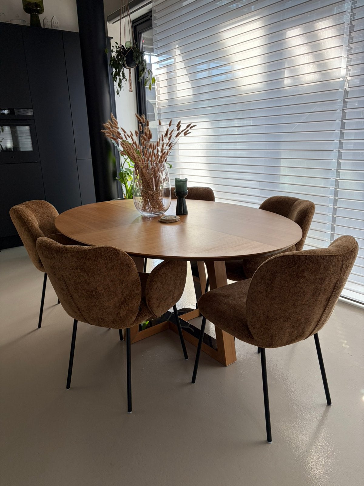 Natuzzi ovalen walnotenhouten tafel, Ophalen, Gebruikt, 100 tot 150 cm, Vijf personen of meer