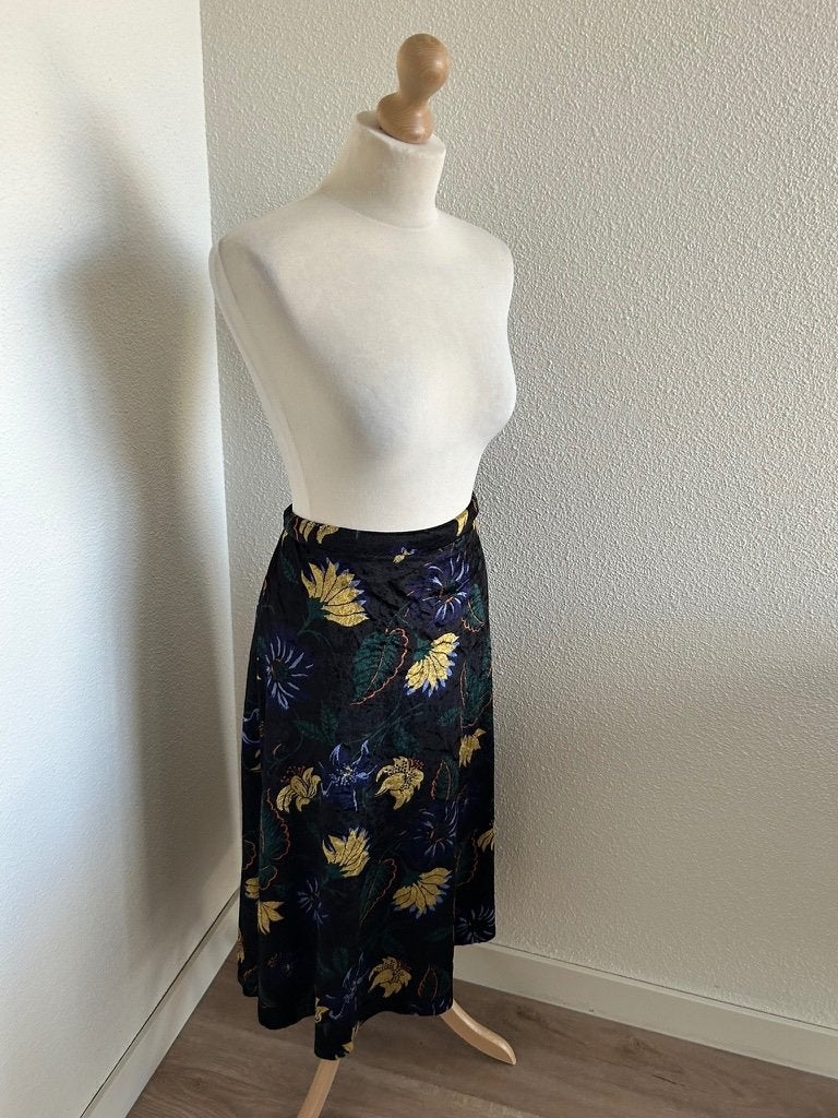 King Louie maat M velvet midi rok 2545, Kleding | Dames, Maat 38/40 (M), Zwart, Ophalen of Verzenden, Zo goed als nieuw