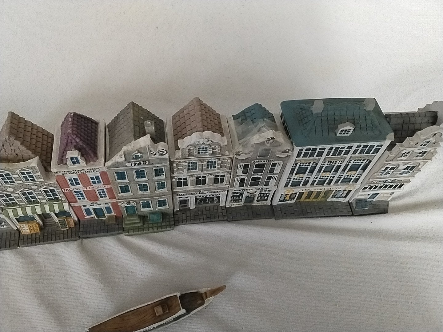 Miniatuur grachtenpandjes met bootje - Amsterdam, Ophalen of Verzenden, Gebruikt
