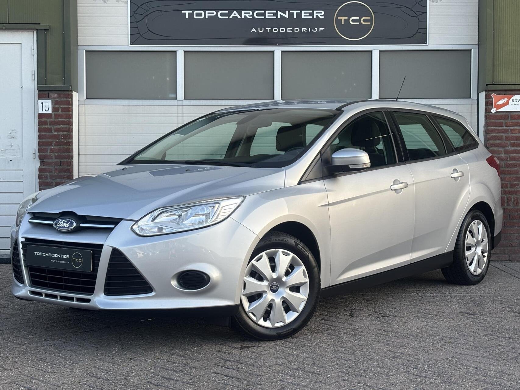 Ford Focus Wagon 1.0 EcoB/AIRCO/TREKH/PARKS/CRUISE/APK/NAP, Euro 5, 125 pk, Gebruikt, Handgeschakeld